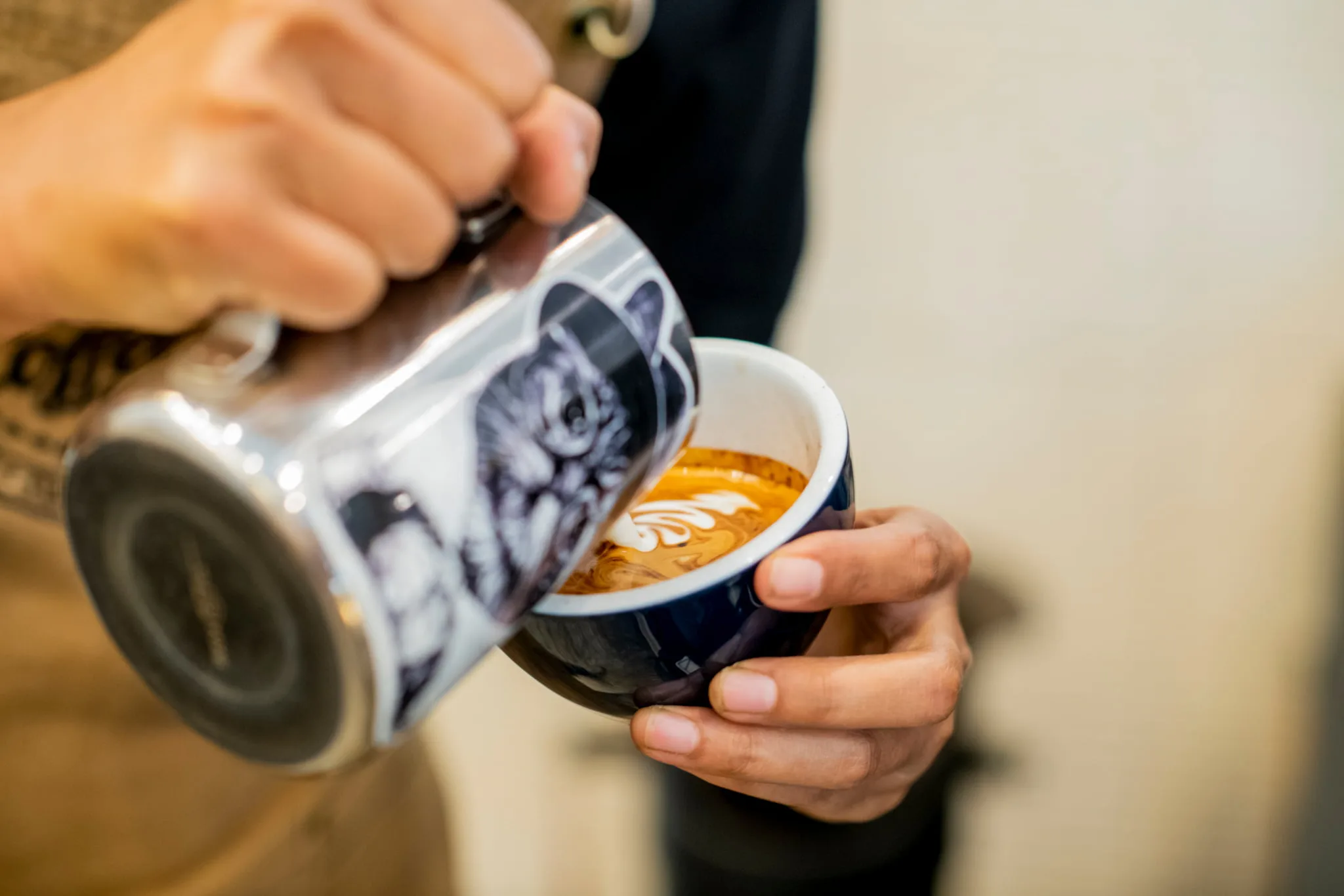 Makes Coffee Latte Art